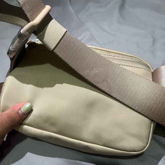 Lululemon Everday Belt Bag 1L - Picture 2 of 2